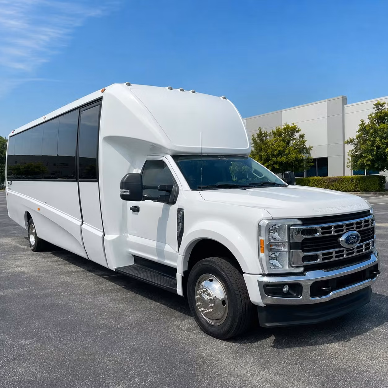 minibuses and charter buses for larger nashville prom groups