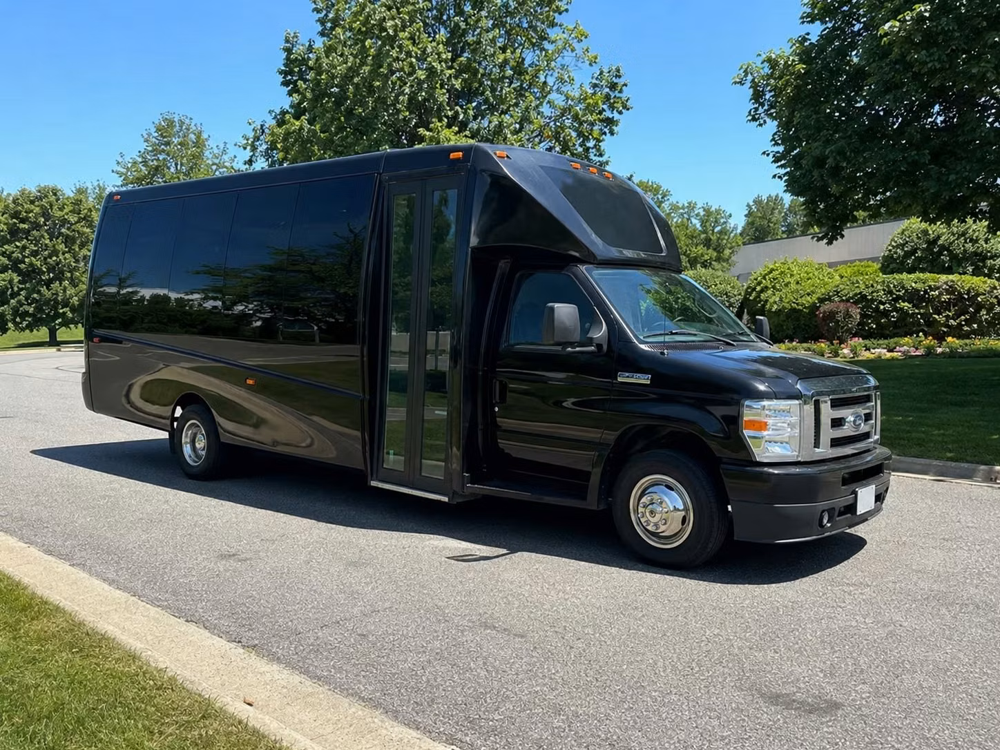 nashville bachelorette party and bachelor party bus rentals